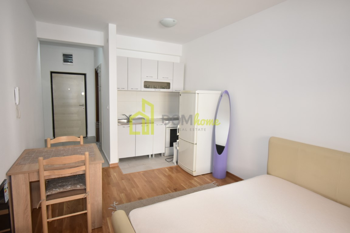 Garsonjera 28m2, Tuški put